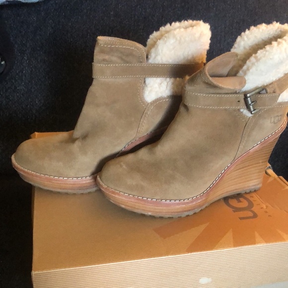 ❤️SOLD❤️ UGG Anais wedges - Picture 2 of 7